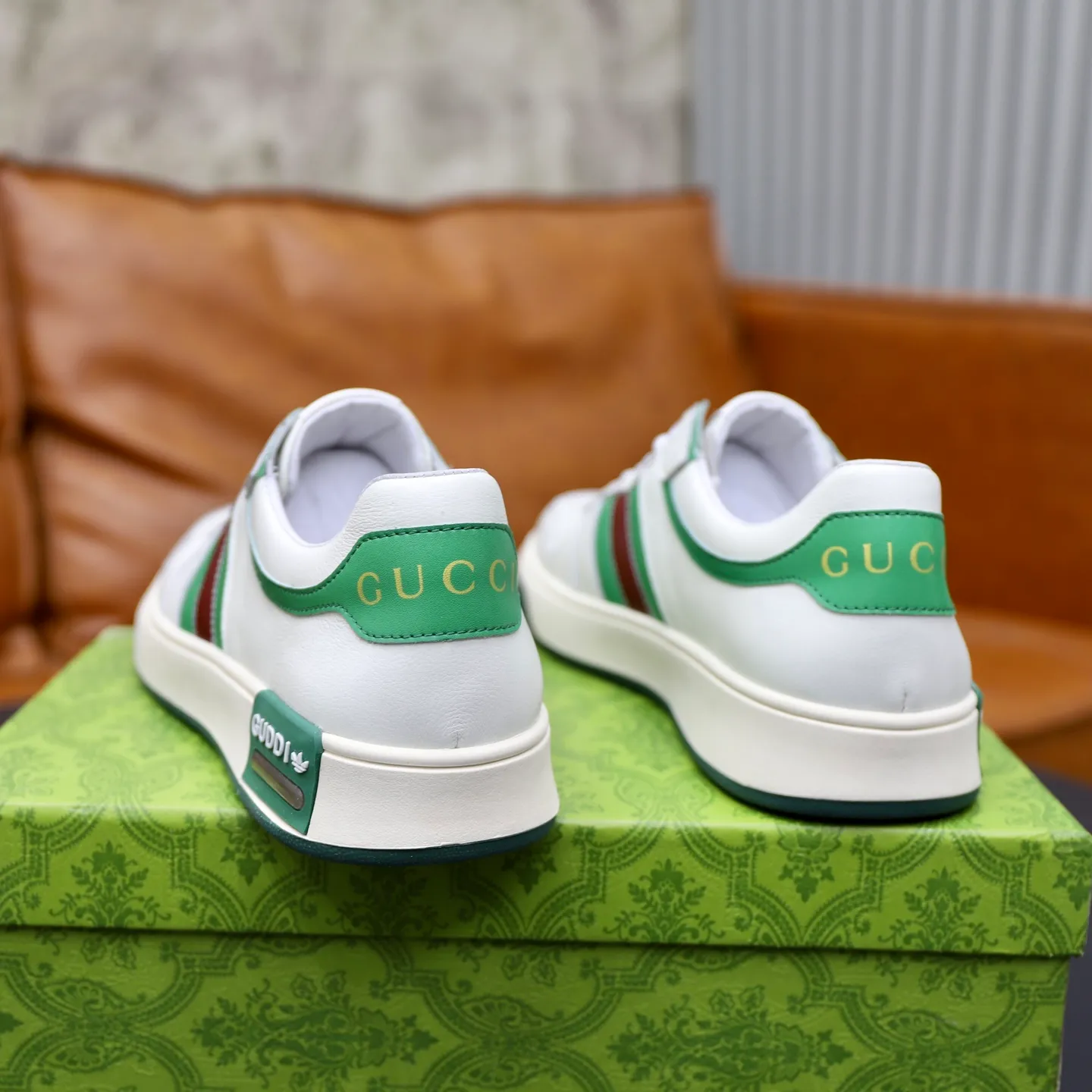 Ex-factory price: 440💰🙅‍♂️🙅‍♂️🙅‍♂️ Brand: Gucci GuCCI Standard code: 38-44 (45 customized) Grade: Same as the official website Material: Original leather splicing Comfortable and breathable pigskin lining Lightweight and wear-resistant sports outsole Style category: Men's fashionable casual shoes Running sneakers Distinguished luxury brand elements Top luxury Color: actual picture color